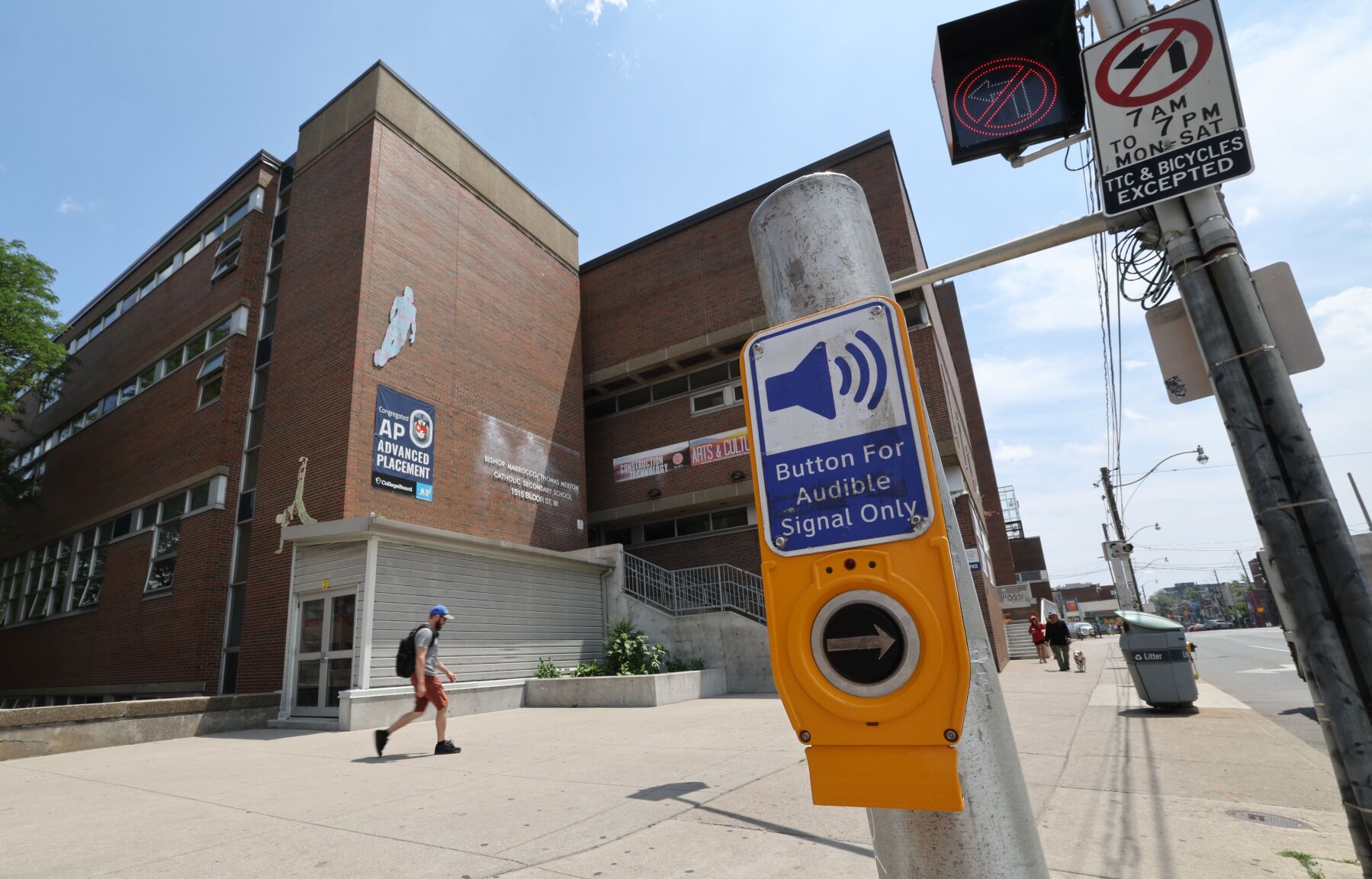 BloorDundas School.JPG